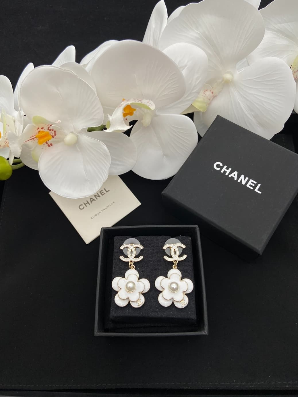 Boucles d'oreilles Chanel CC Camélia