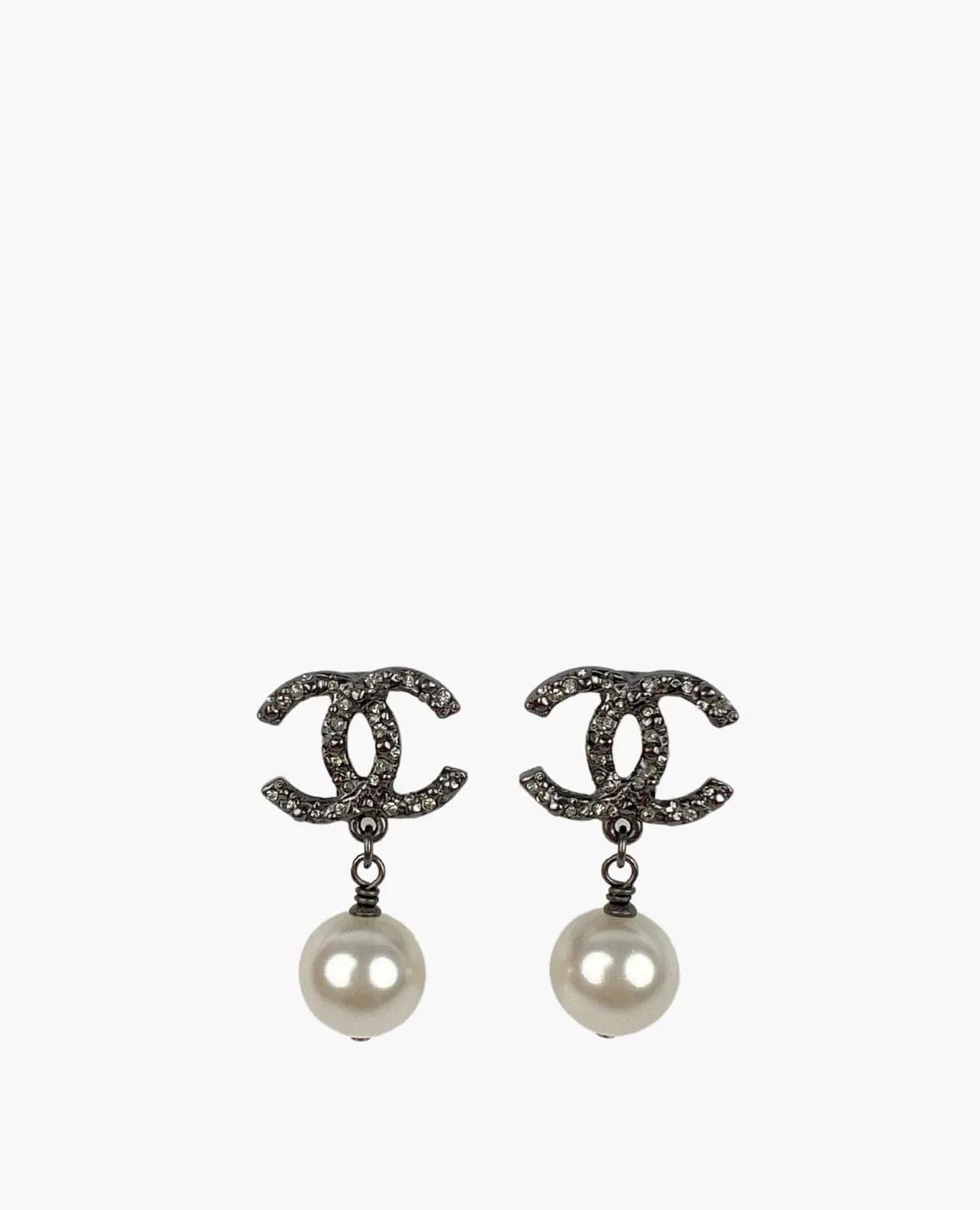 Boucles d'oreilles Chanel CC à clip avec perles