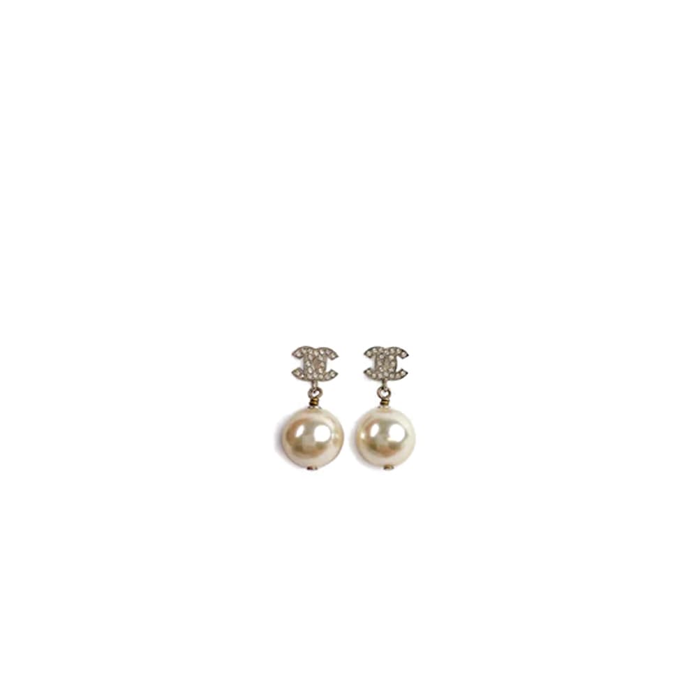 Boucles d'oreilles pendantes Chanel CC argentées, cristal et perle