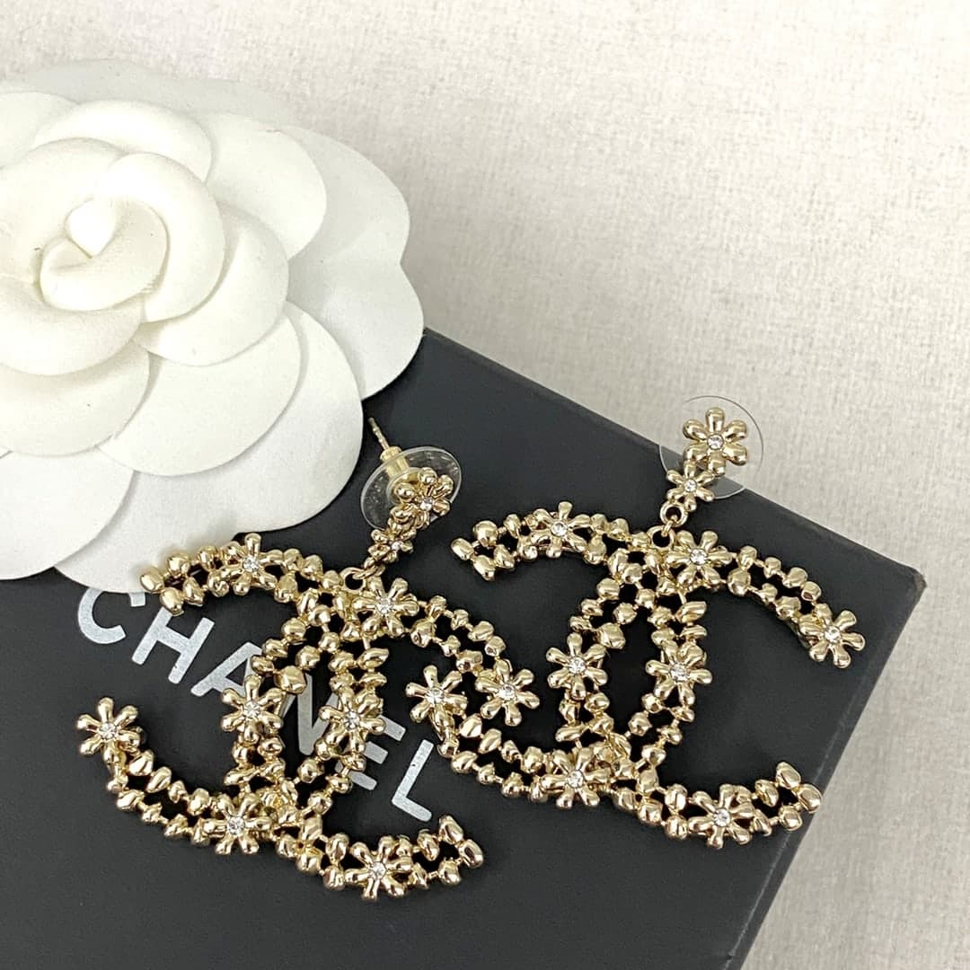 Boucles d'oreilles Chanel Double C ajourées