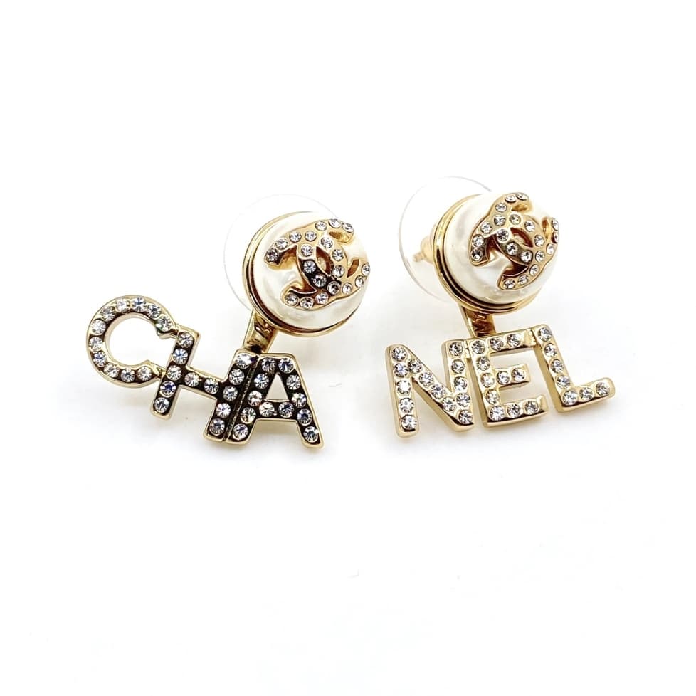 Boucles d'oreilles Chanel nouvelle lettre