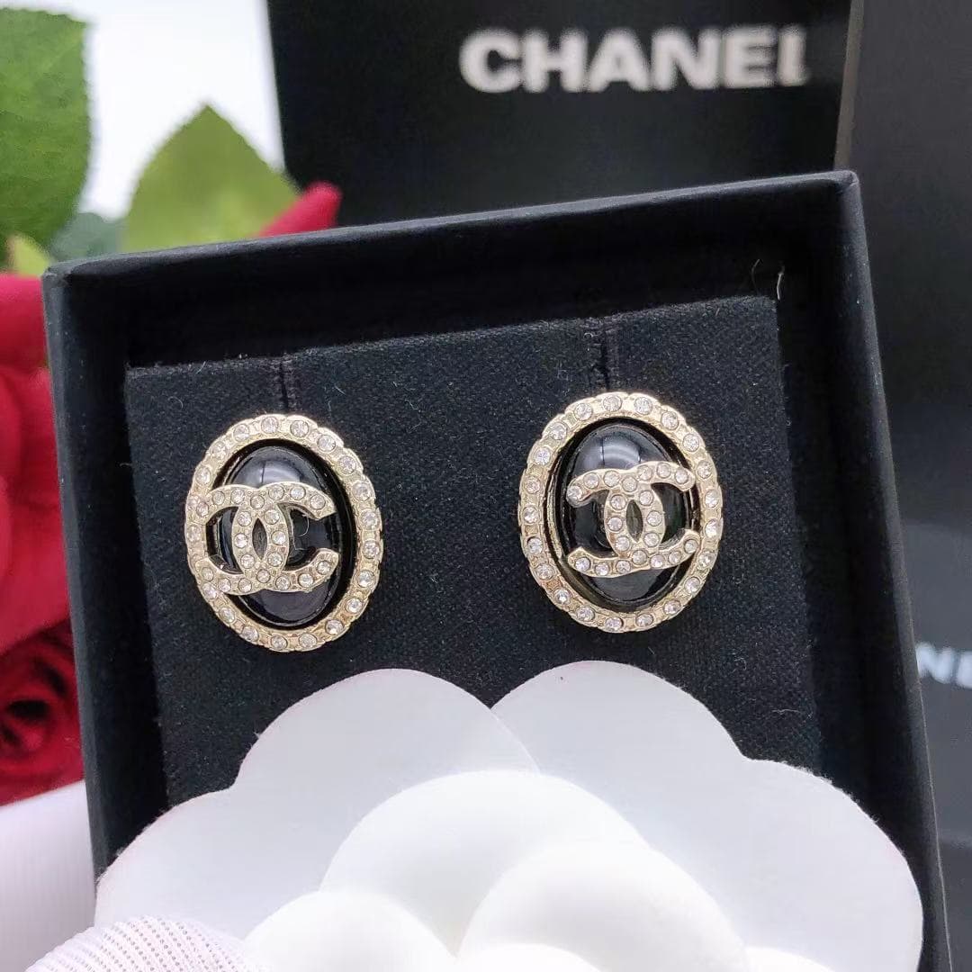 Boucles d'oreilles ovales Chanel