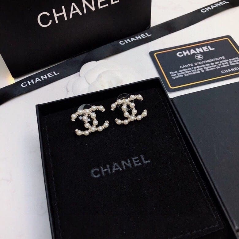 Boucles d'oreilles Chanel Pearl Double C