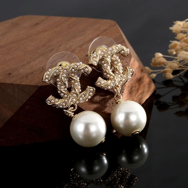 Boucles d'oreilles Chanel Pearl Double C
