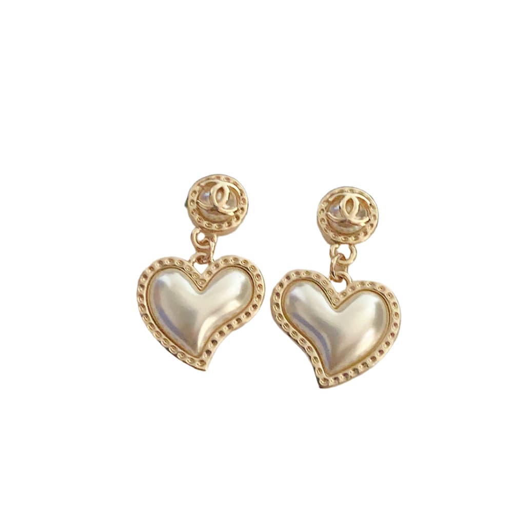 Boucles d'oreilles Chanel blanches Love