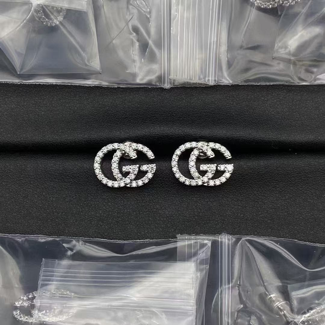 Boucles d'oreilles Gucci double G serties de diamants