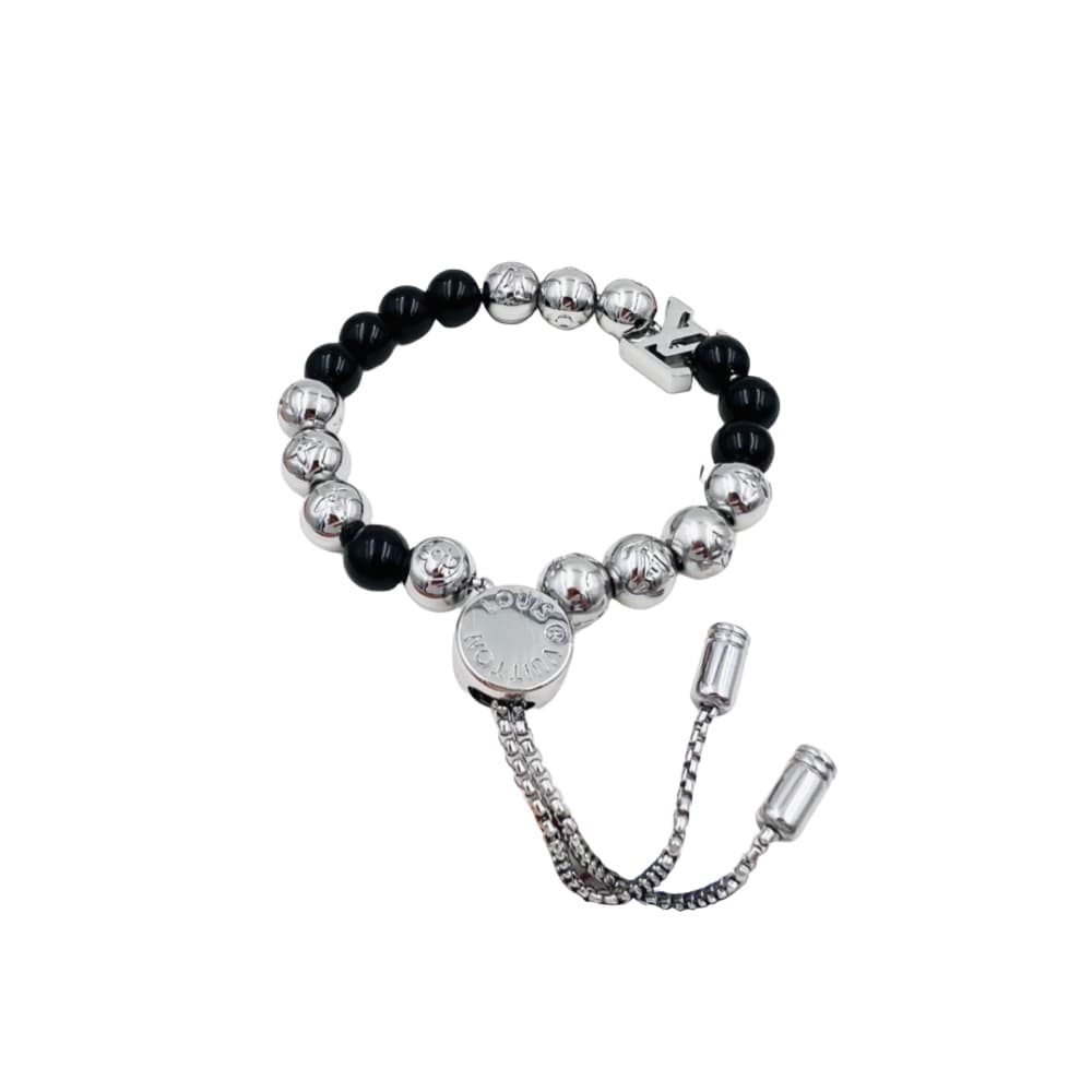 Le nouveau bracelet à perles monogrammées de Louis Vuitton