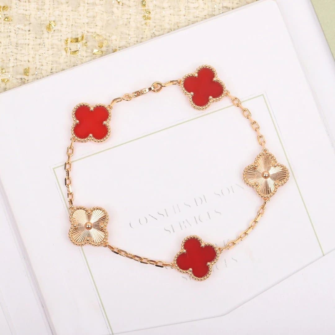Bracelet Alhambra de Van Cleef & Arpels (VCA) en cornaline