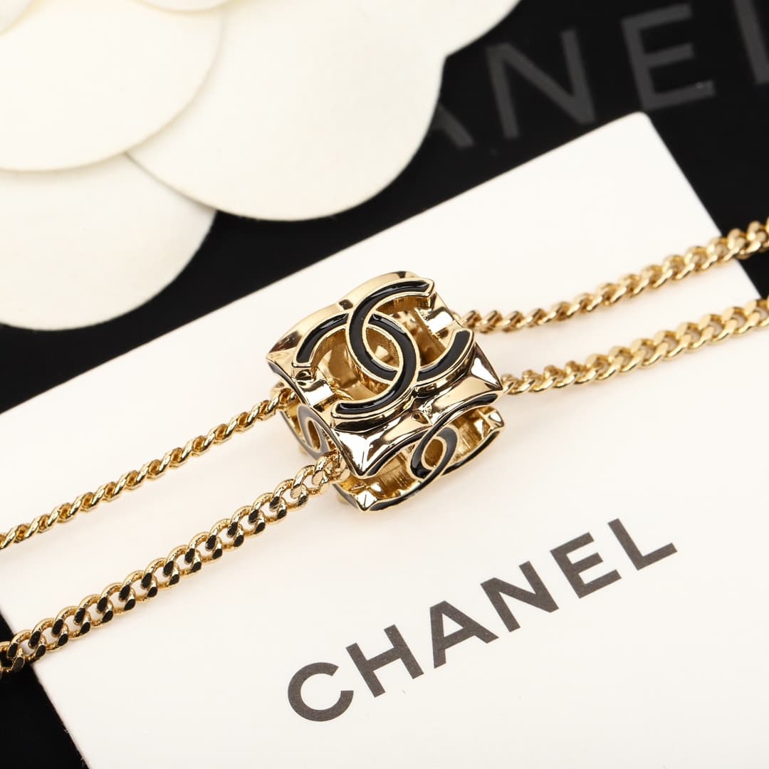 Collier Chanel 23c dés Bijoux