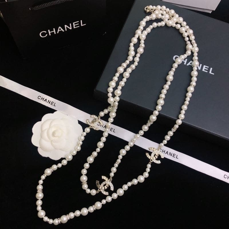 Collier de perles Chanel