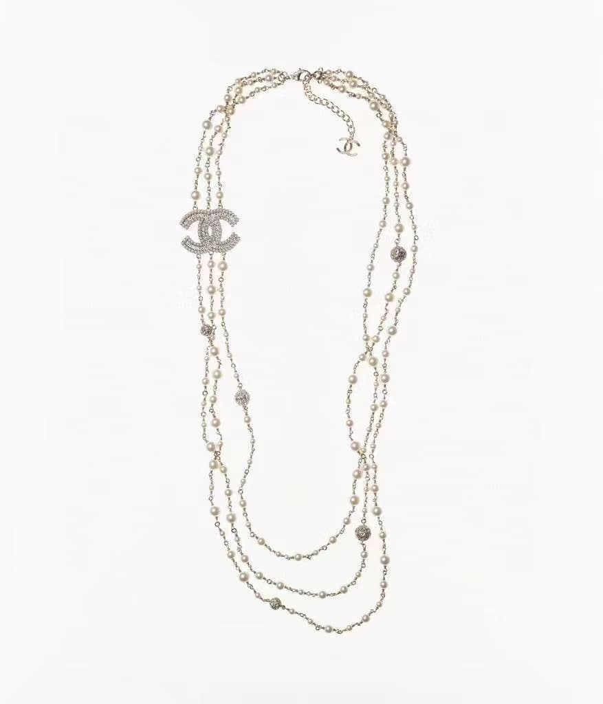 Collier pull en perles Chanel