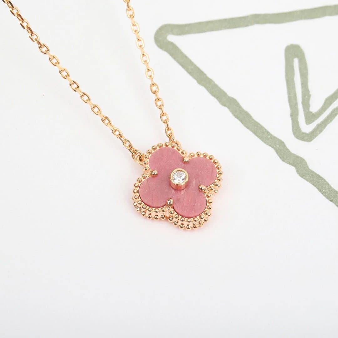 Collier en rhodonite naturelle Van Cleef & Arpels VCA Alhambra