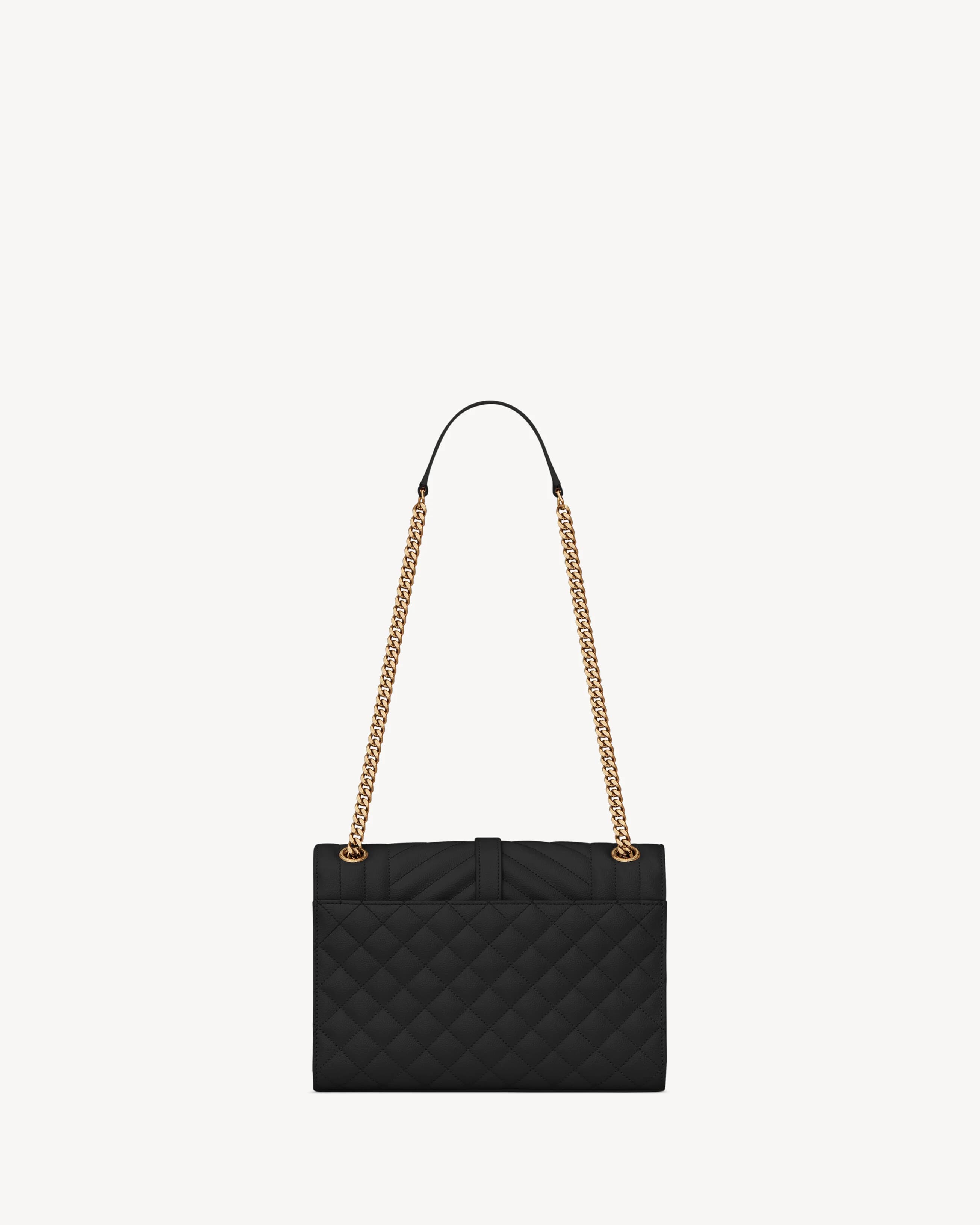 ENVELOPE MEDIUM EN CUIR MATELASSÉ GRAIN DE POUDRE