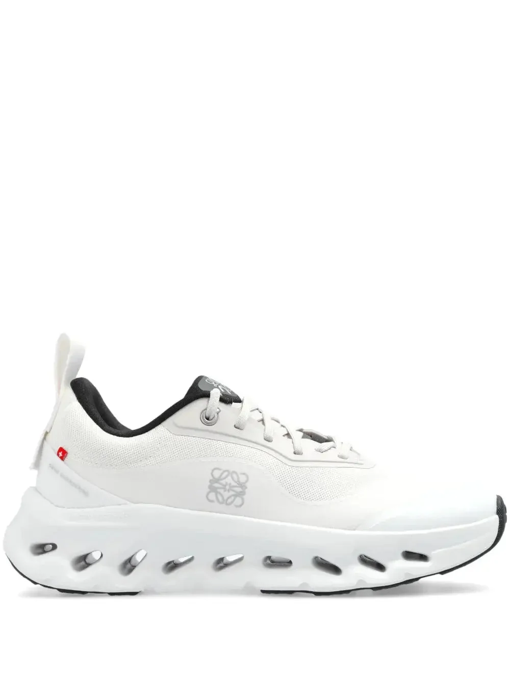 On Cloud × Loewe — Cloudtilt White and Black — vue 1